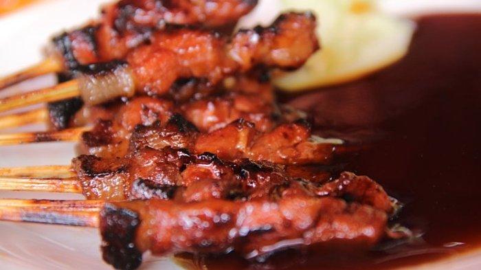 Ilustrasi sate campur di Pemalang untuk dicoba saat mudik Lebaran 2026.
