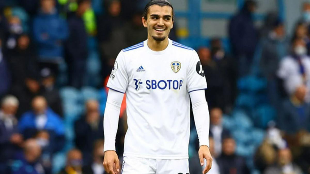 Bek tengah keturunan Indonesia, Pascal Struijk saat berseragam Leeds United di Liga Inggris.