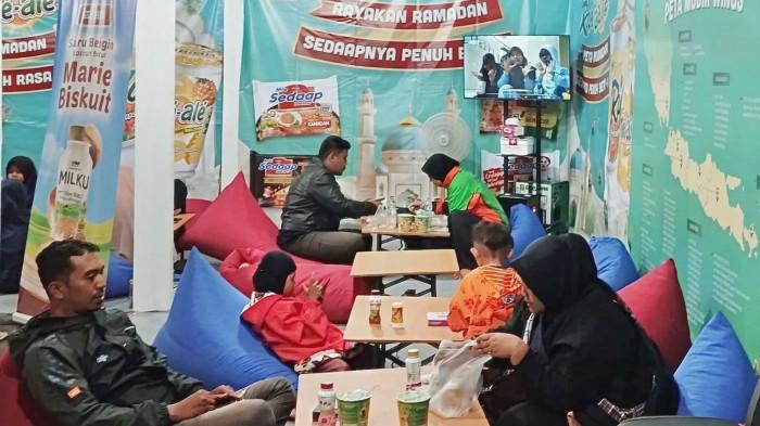 WINGS Food menghadirkan fasilitas 'Pondok Rehat' untuk mendukung kenyamanan pemudik selama periode Lebaran 2026. Program ini mulai beroperasi pada 16–27 Maret 2026 dan tersebar di puluhan titik strategis, seperti rest area dan SPBU di jalur mudik dan arus balik.