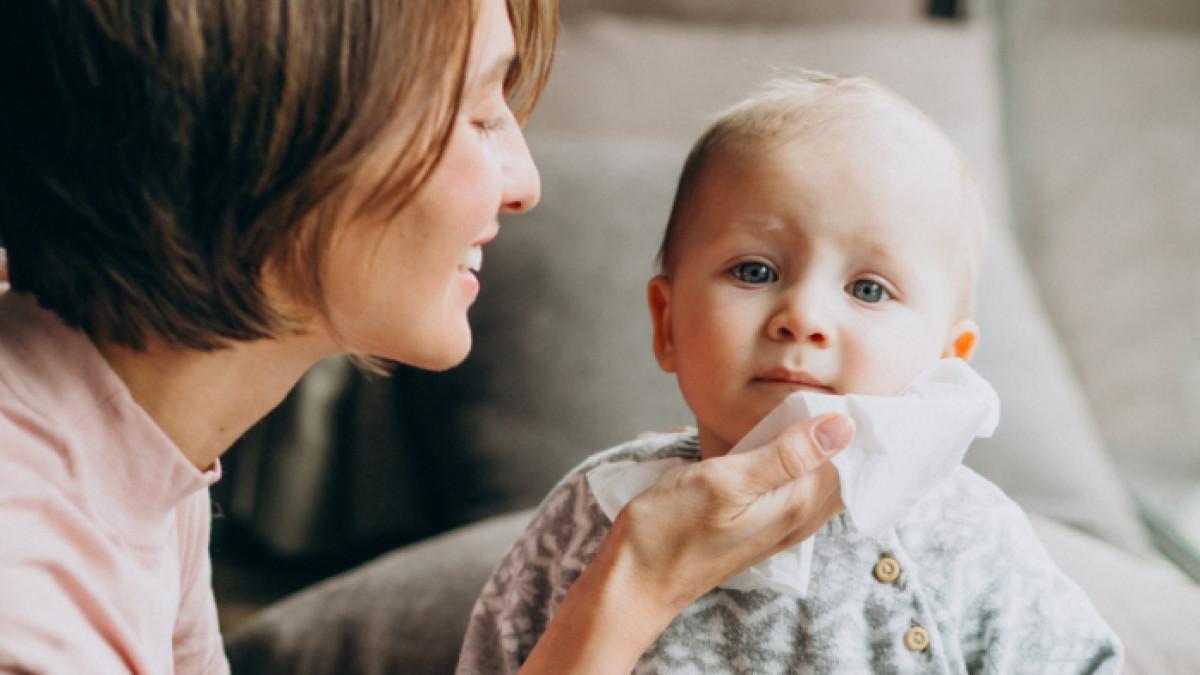 Ilustrasi bayi yang sering bersin-bersin, berikut cara mudah untuk mengatasinya