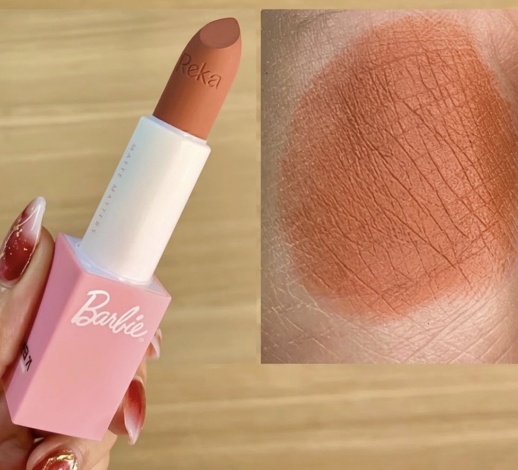 Chọn son đỏ cổ điển