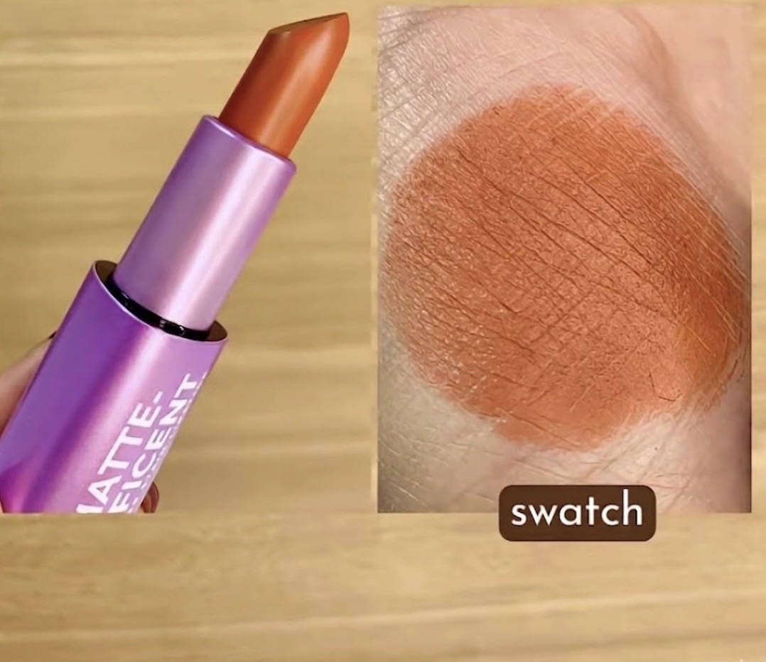 Chọn son đỏ cổ điển