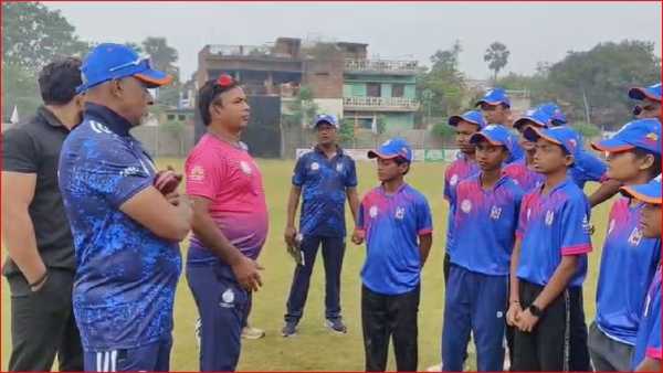 What did this international bowler, who took 8 wickets for 19 runs, come to Gorakhpur to do? History has been created in the World Cup