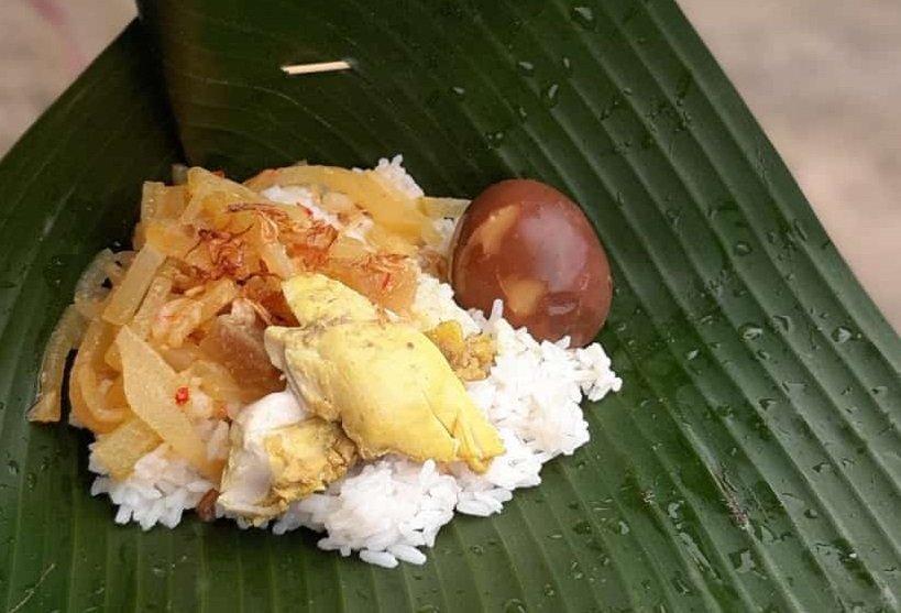 Ilustrasi nasi ayam di Semarang, Jawa Tengah.