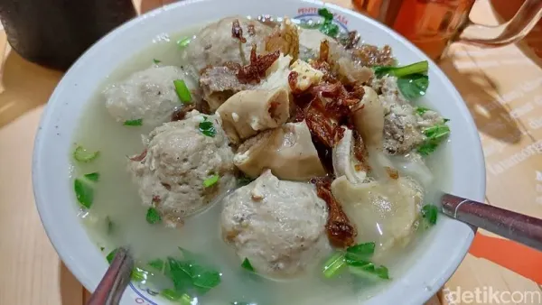 Bakso tetelan di Semarang Nikmat! Bakso Lesanpuro Pak Ripto Semarang dengan Topping Iso hingga Babat