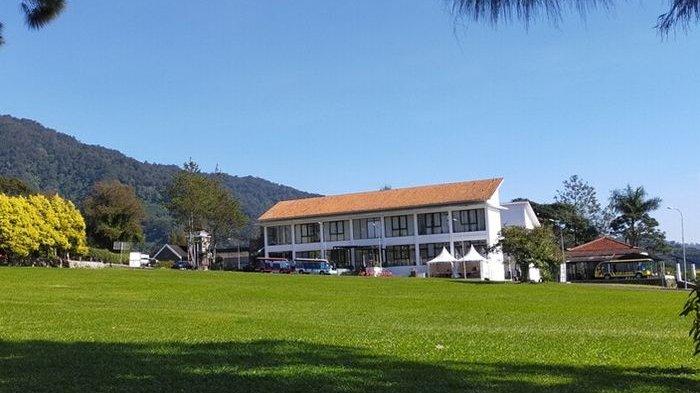 Suasana asri satu sudut Kebun Raya Cibodas di kawasan Pucak.