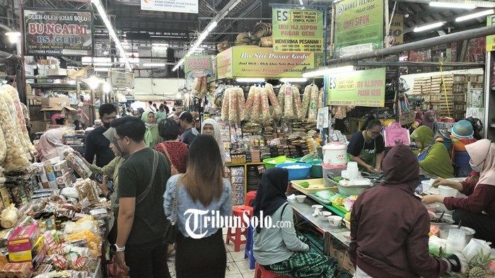 Suasana di Pasar Gede Solo jelang Lebaran.
