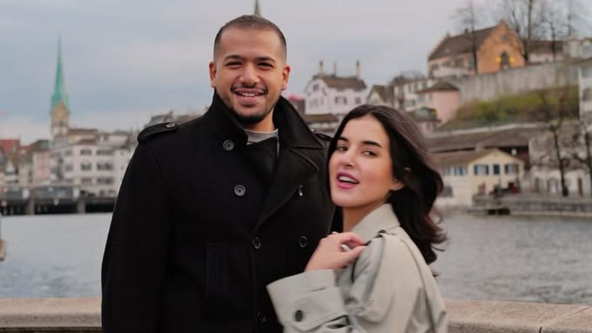 PENAMPILAN AHMAD ASSEGAF - Ahmad Assegaf tampil sederhana dengan kemeja biru dongker saat Lebaran 2026, berbeda dari gaya glamor saat masih bersama Tasya Farasya.