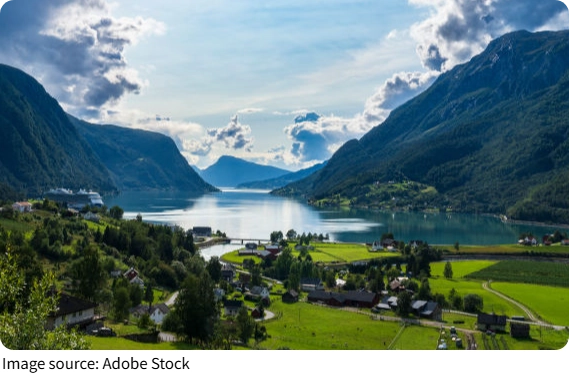 Keindahan Danau Lovatnet