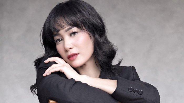 Bunga Zainal disindir keluarga sendiri, dituding pelit hingga beri uang ke ibu pakai perjanjian.