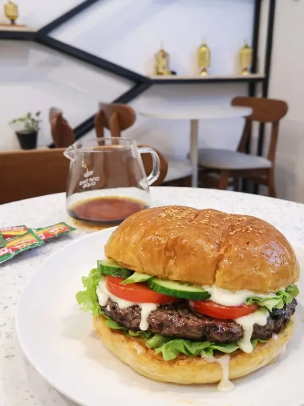 Aldi Taher jualan burger Aldi Taher jualan burger