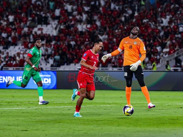 Beckham Putra Nugraha berhasil mengecoh lawan dan mencetak gol dalam laga FIFA Series 2026 antara Timnas Indonesia versus Timnas Saint Kitts and Nevis di Stadion Utama Gelora Bung Karno, Senayan, Jakarta, Jumat (27/3/2026) malam.