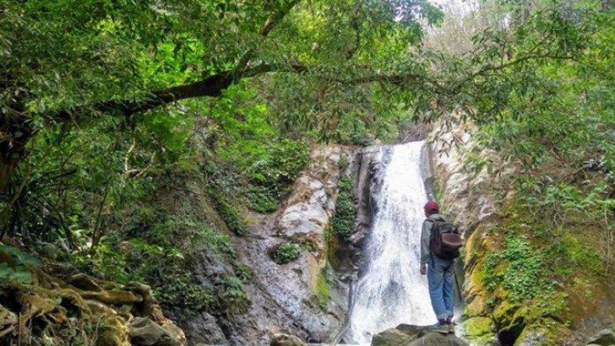 WISATA DI KARANGANYAR - Air Terjun Sriti atau dikenal dengan Kedung Sriti di Tawangmangu Karanganyar.