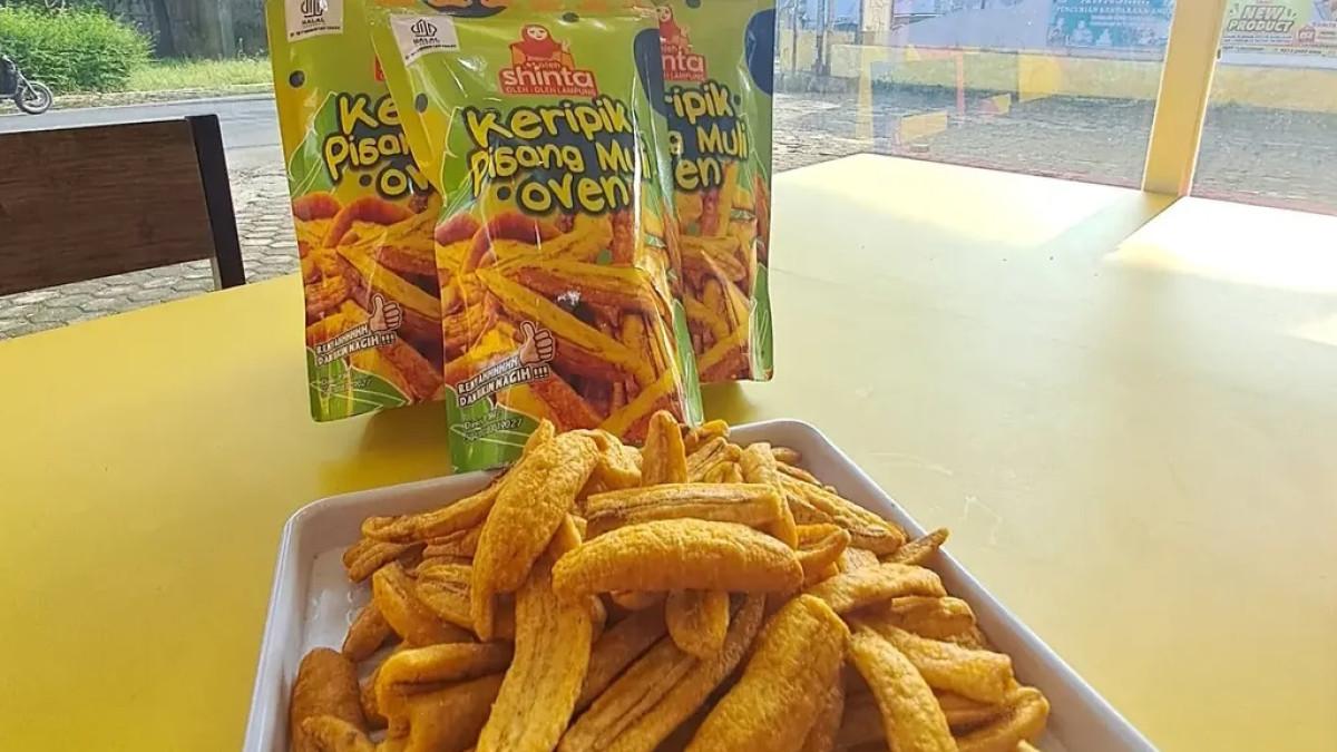 Toko Keripik Shinta, satu tempat beli oleh-oleh di Bandar Lampung yang wajib kamu kunjungi.
