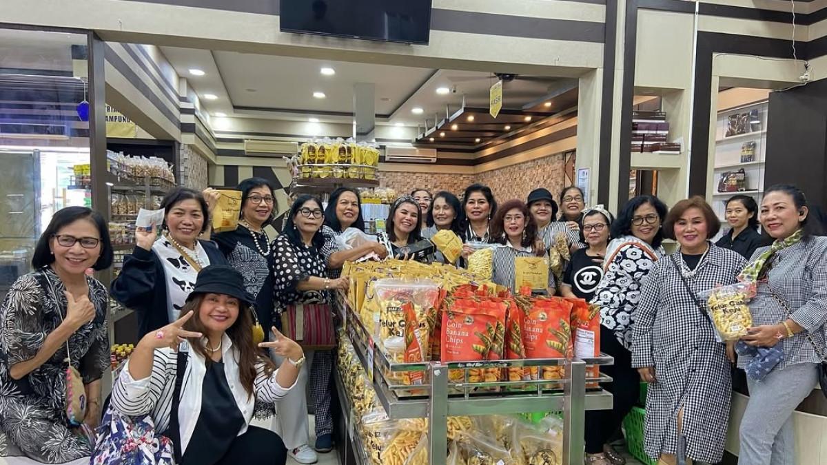 Hai Toms, satu tempat beli oleh-oleh di Bandar Lampung yang wajib kamu kunjungi.