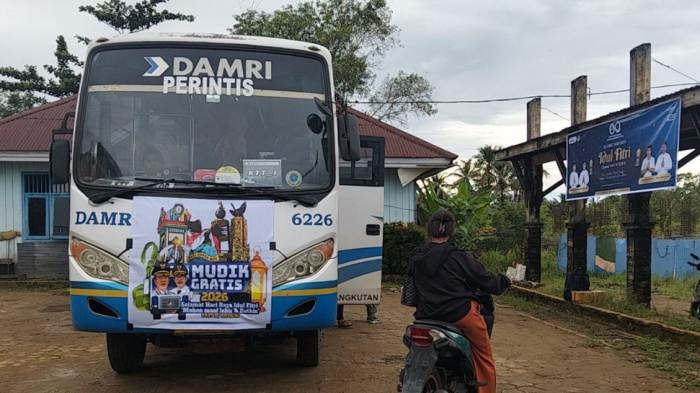 JADWAL DAMRI - Tampak Bus Damri rute KTT-Tanjung Selor tengah parkir di terminal yang letaknya di Jalan Perintis, Tideng Pale, Kecamatan Sesayap, KTT, Kaltara, Rabu (1/4/2026). Jadwal keberangkatan Damri akan berlangsung pagi hari. (TribunKaltara.com / Rismayanti)