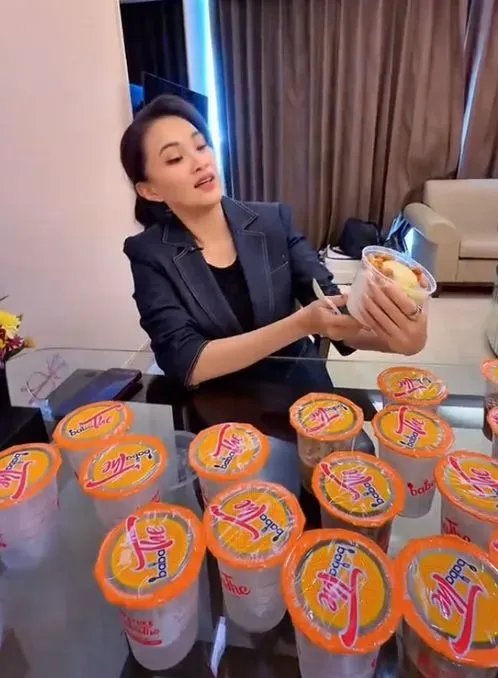 Sherly Tjoanda Sherly Tjoanda