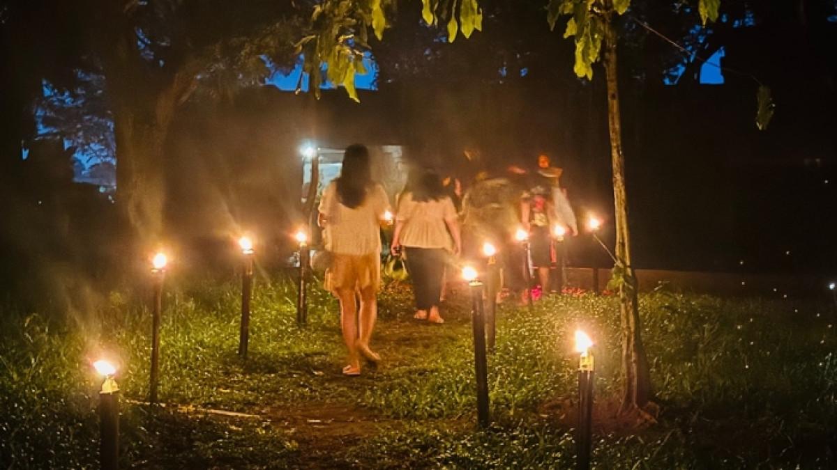 Suasana Safari Night Adventure di Solo Safari, Kota Solo, Jawa Tengah.