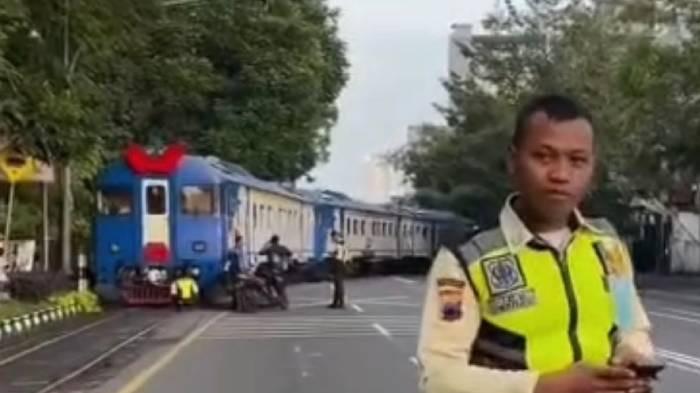 Batara Kresna Berhenti di rel 24