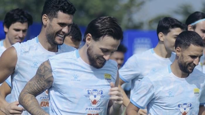 PERSIB menggelar sesi latihan setelah menjalani libur Hari Raya Idulfitri 1447 H di Lapangan Pendamping Gelora Bandung Lautan Api (GBLA), Kamis, 26 Maret 2026.