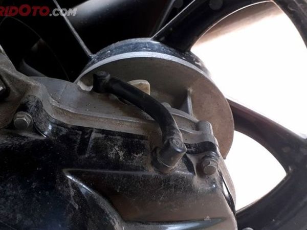 Slang hawa jadi pembuangan panas dari girboks