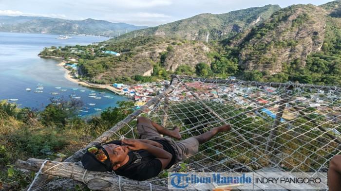 LIPUTAN WISATA - Puncak Kaisomaru terletak di Kelurahan Leato Selatan, Kota Gorontalo mulai dibuka untuk publik sejak Juli 2025, namun semakin banyak dikunjungi saat mudik Lebaran Idul Fitri 2026.