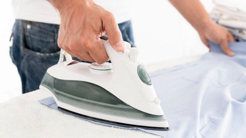 Ilustrasi setrika uap.
