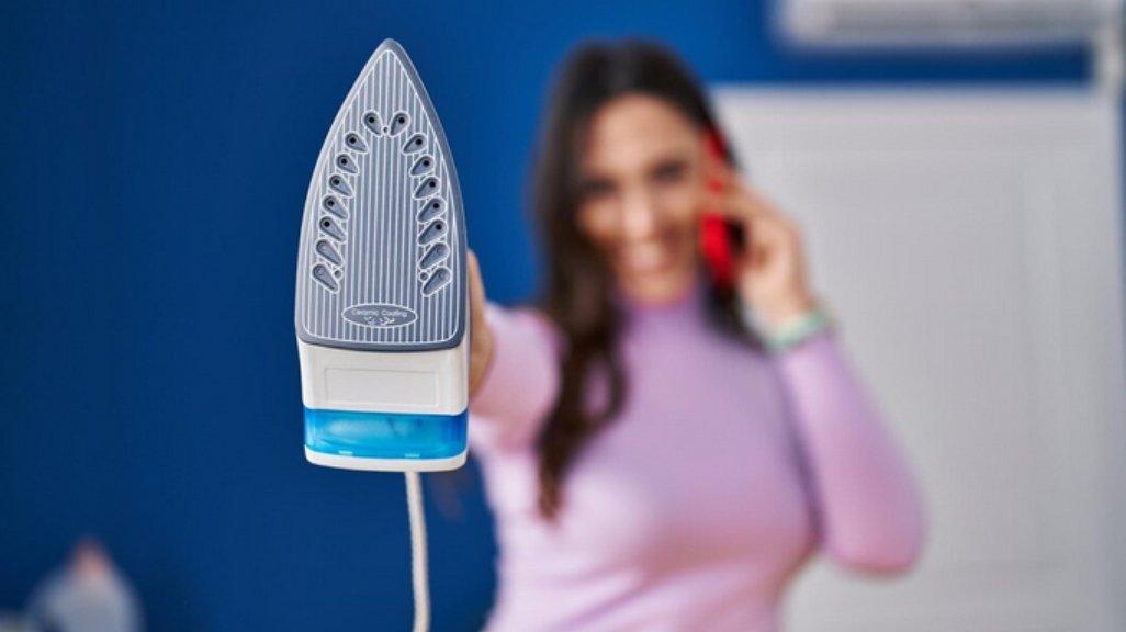 Ilustrasi setrika uap.