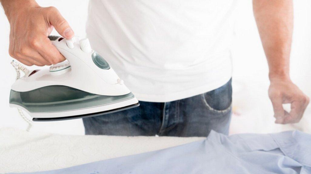 Ilustrasi setrika uap.