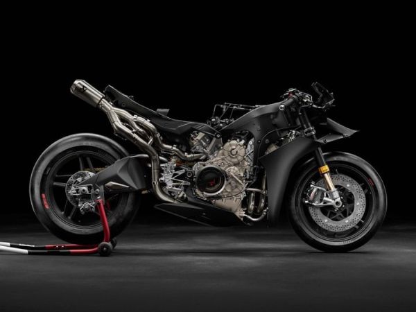 Sasis, swingarm, sok depan hingga cakram depan Ducati Superleggera V4 Centenario menggunakan bahan carbon