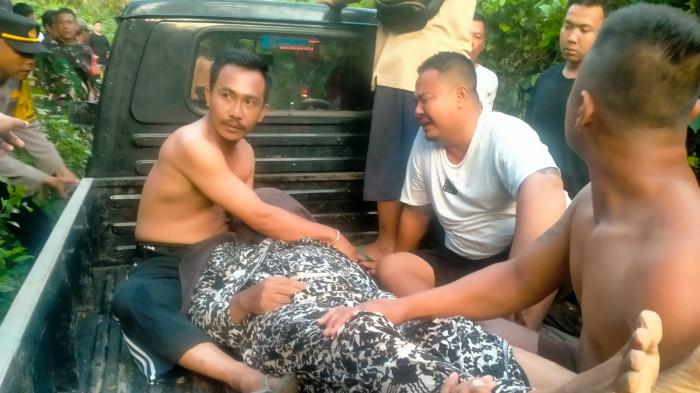 Korban hanyut di aliran Tukad Aya, Desa Bontihing, Kecamatan Kubutambahan. Dua korban telah ditemukan dalam keadaan meninggal dunia. Kronologis Kakek & Cucu Hanyut di Tukad Aya Bali, Budasa Berusaha Menolong Namun Ikut Terseret Arus