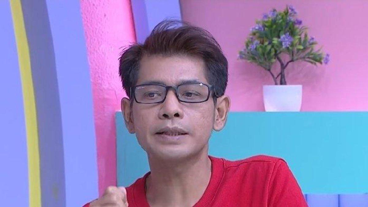Di balik kenangan manis masa kejayaannya sekitar dua dekade lalu, Veri ternyata sedang menghadapi ujian hidup yang tidak ringan.