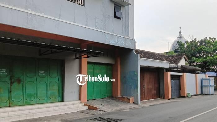 TKP KEJADIAN. Viral di media sosial video duel dua orang pria di kawasan Pasar Klitikan Notoharjo Solo dengan menggunakan parang. Kasus ini sudah ditangani polisi.