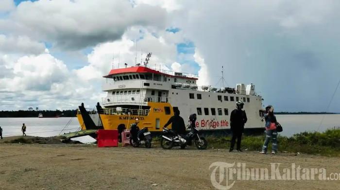 Kapal Feri KMP Manta