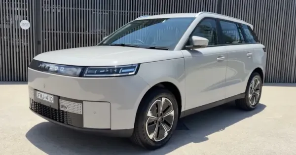 jaecoo-j5-ev-front-left jaecoo-j5-ev-front-left