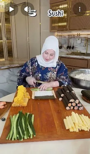 Tasyi Athasyia bikin sushi megalodon