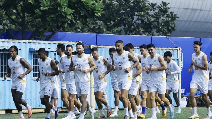LATIHAN PERSIB - Persib bertekad mengamankan kemenangan saat menjamu Bali United demi menjaga puncak klasemen.