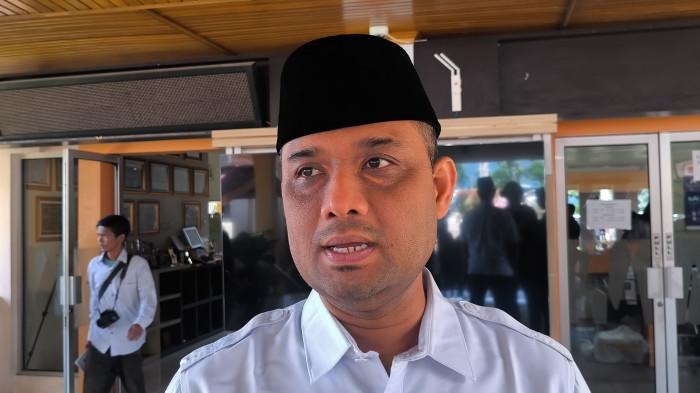 PENEMUAN MAYAT : Kasubag Umum PNP, Fajri Arianto saat memberikan keterangan di kampus, Sabtu (11/4/2026). Fajri sebut korban ditemukan meninggal di kamar kost merupakan mahasiswanya dengan jurusan Administrasi Niaga.