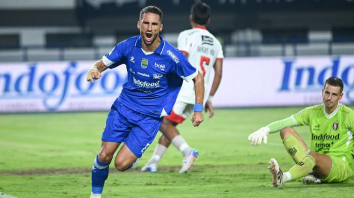 Luciano Guaycochea mencetak gol dalam laga pekan ke-27 Super League 2025-2026 Persib vs Bali United di Stadion Gelora Bandung Lautan Api, Minggu (12/4/2026).(KOMPAS.com/ADIL NURSALAM)