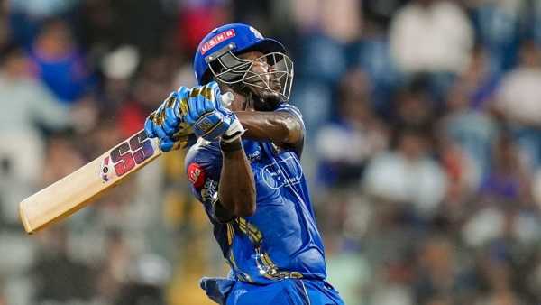 Caught twice in two balls, still this batsman was not out, became amazing in MI vs RCB match