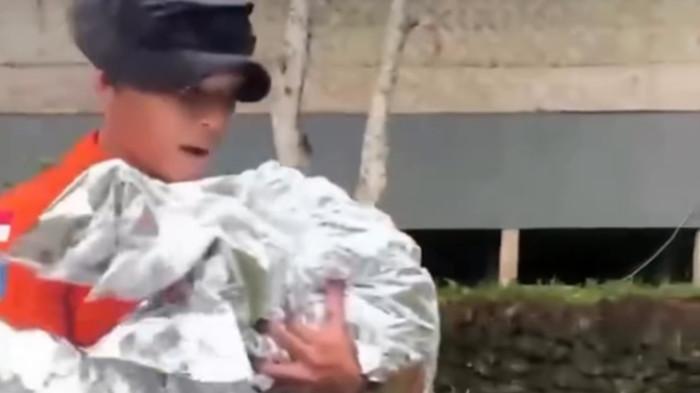 BAYI HIPOTERMIA - Media sosial belakangan ramai memperbincangkan kabar seorang bayi yang diduga mengalami hipotermia saat diajak orang tuanya mendaki Gunung Ungaran, Kabupaten Semarang. Kabar tersebut menyebutkan sang bayi harus diselamatkan oleh anggota SAR di tengah cuaca dingin pegunungan.