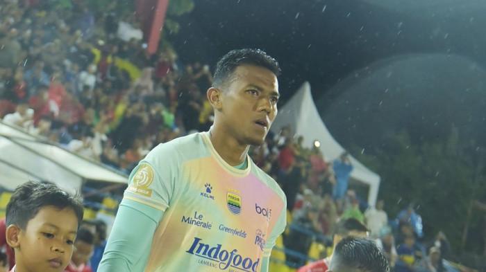 SALIP REKOR - Kiper Persib, Teja Paku Alam.