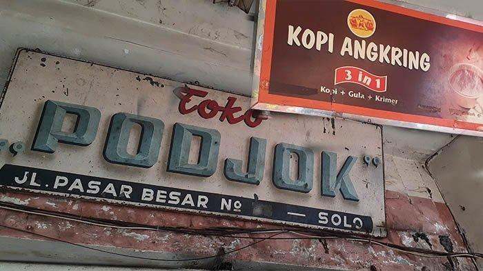 Toko Kopi Podjok, satu tempat beli biji kopi di Solo Jawa Tengah yang enak dan layak kamu coba.