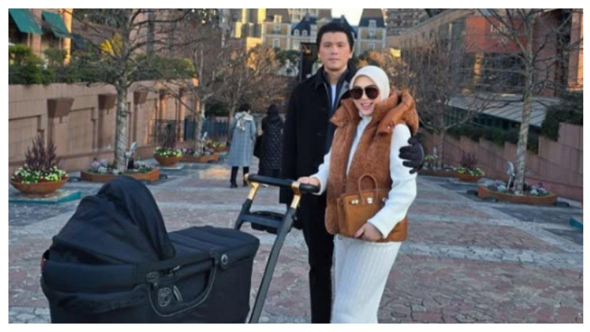 Liburan Syahrini dan Reino bersama Baby R