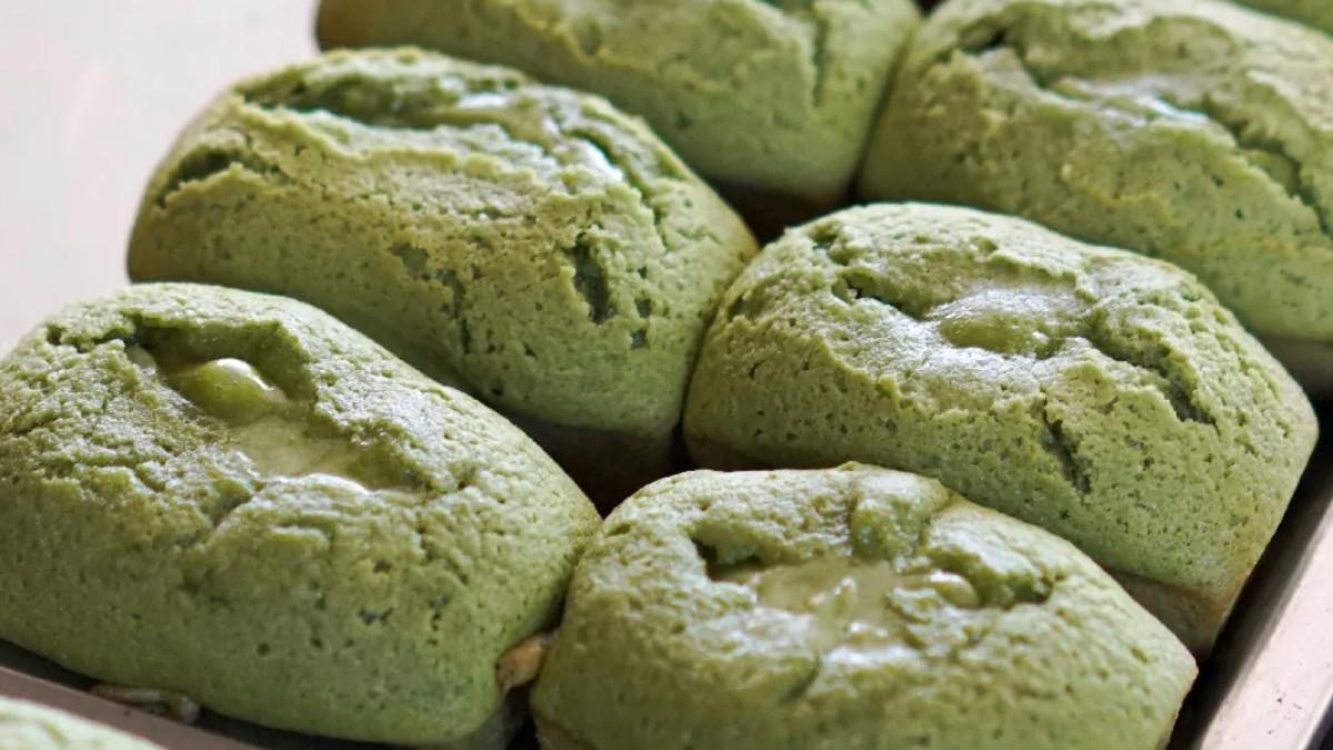 Kue Balok Brownies Mahkota, satu kue balok enak di Bandung yang wajib kamu coba dan cocok jadi oleh-oleh.