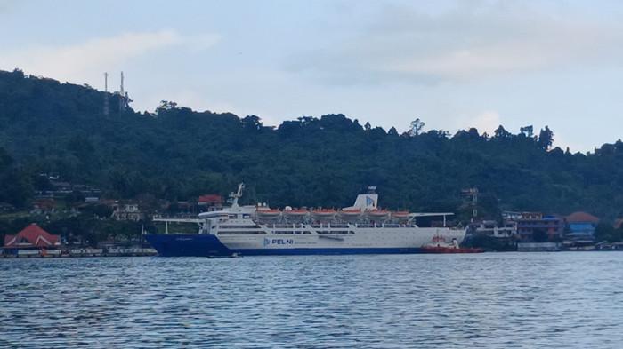 KAPAL PELNI - Kapal Pelni memasuki Pelabuhan Manokwari, Papua Barat, Minggu (14/12/2025) sore. Kepala Bagian Operasional dan Pelayanan PT Pelni Cabang Manokwari, Rais Akbar, mengatakan Pelni menambah tiga kapal untuk angkutan mudik Nataru 2025/2026.