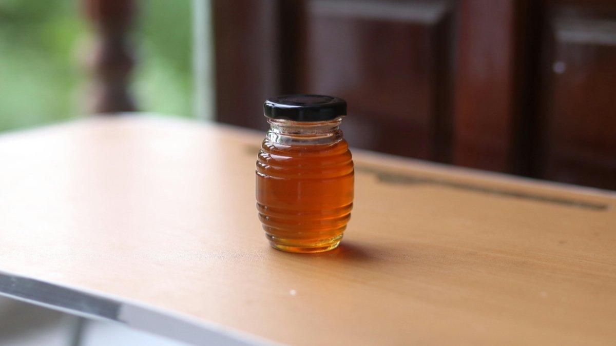 Madu bisa membantu menyembuhkan kulit yang sedang mengalami herpes.