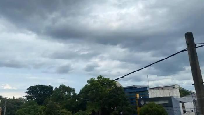 CUACA SURABAYA - Ilustrasi cuaca berawan dari database Tribunnews. Simak prakiraan cuaca Surabaya hari ini, Jumat (27/3/2026). Dominan berawan.