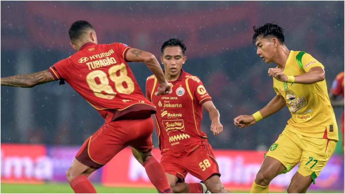 CUPLIKAN LAGA - Potret laga Persebaya Surabaya yang di luar dugaan kalah menyesakkan di markas Persija Jakarta dengan skor telak 3-0 di Stadion Gelora Bung Karno, Senayan, Jakarta, Sabtu (11/4/2026).