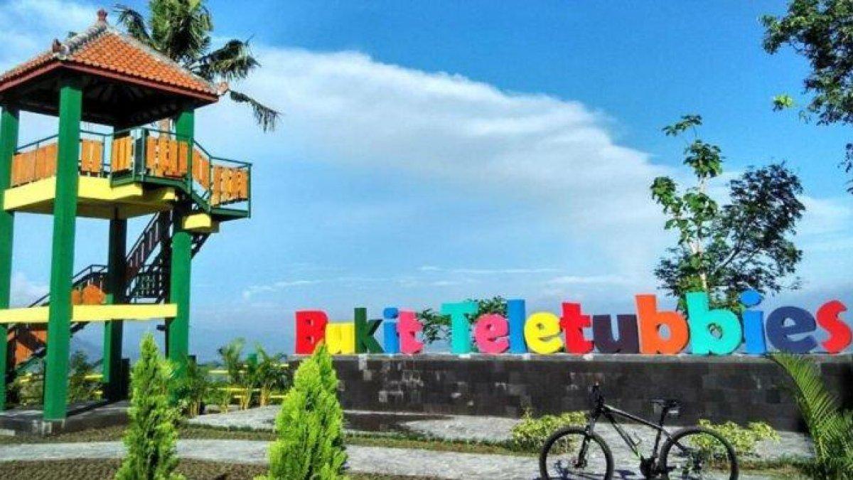 INDAHNYA BUKIT TELETUBBIES - Bukit Teletubbies menjadi salah satu destinasi wisata untuk menyaksikan pemandangan Kota Jogja dari ketinggian.